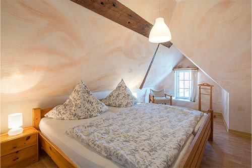 Schlafraum Schlafzimmer in der Ferienwohnung F5 Haubarg & Remise St. Peter-Ording
