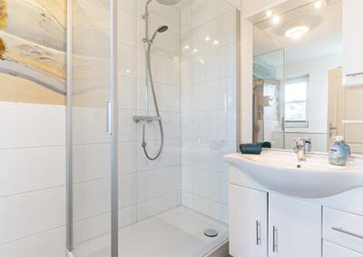 Dusche in der Ferienwohnung R3 Haubarg & Remise St. Peter-Ording